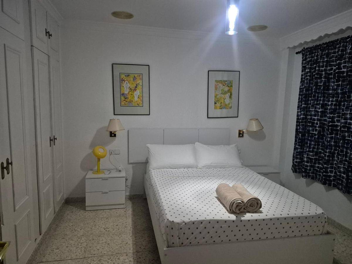 Ganze Wohnung, Apartment with Pool View in Puerto de la Torre, Malaga