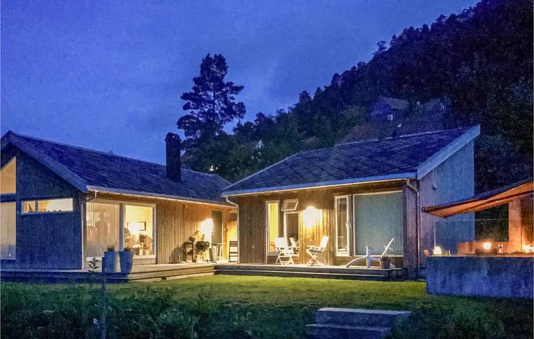 Ferienhaus für 10 Personen mit Garten in Hjelmeland