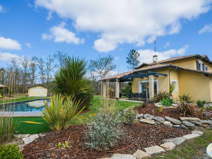 Location de vacances pour 24 personnes, avec jardin ainsi que terrasse et piscine à Parentis-en-Born - 4
