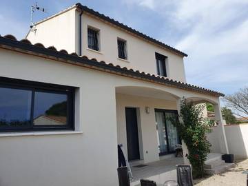 Location de vacances pour 8 personnes, avec jardin à Marguerittes