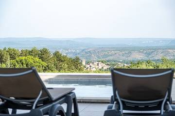 Cottage pour 6 personnes, avec piscine ainsi que jardin et terrasse, animaux acceptés à Tauriers