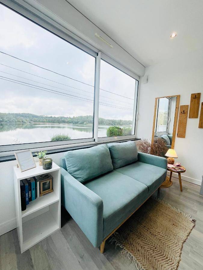 Location de vacances pour 4 personnes, avec vue ainsi que jardin et vue sur le lac dans Lac de Charmes - 4