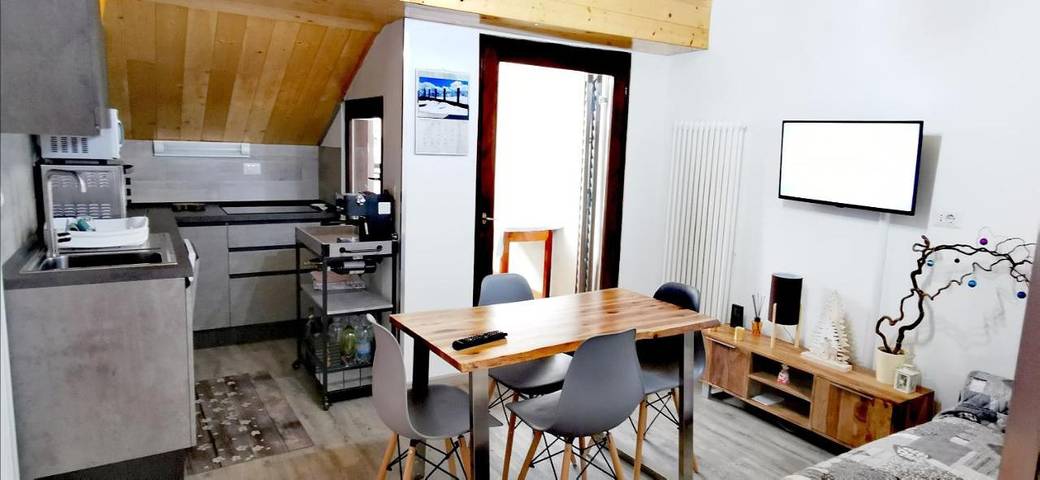 Appartamento per 4 persone, con panorama e giardino in Ziano di Fiemme