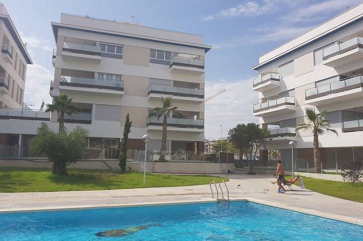 Ferienwohnung für 4 Personen, mit Garten und Pool sowie Balkon