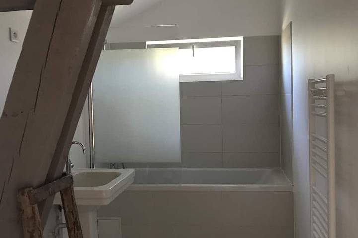 Gîte pour 5 personnes, avec piscine et jacuzzi ainsi que terrasse et jardin à Fronsac - 4