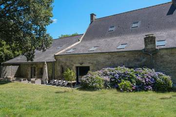 Gîte pour 8 personnes, avec jardin, animaux acceptés à Treffléan