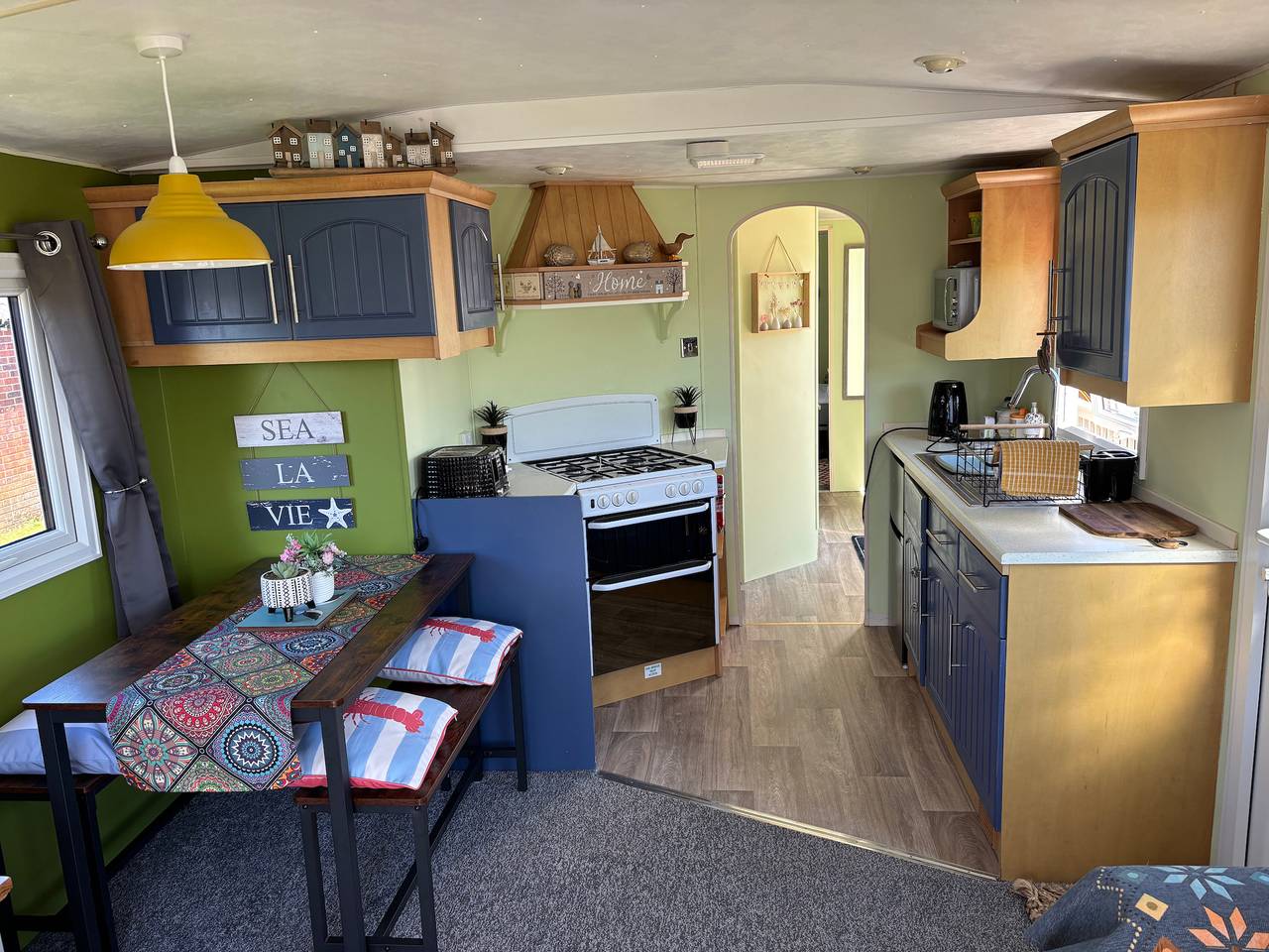 3 Bed Caravan - Sleeps 8 - Pets - Parking - Wifi in Ingoldmells, Lincolnshire