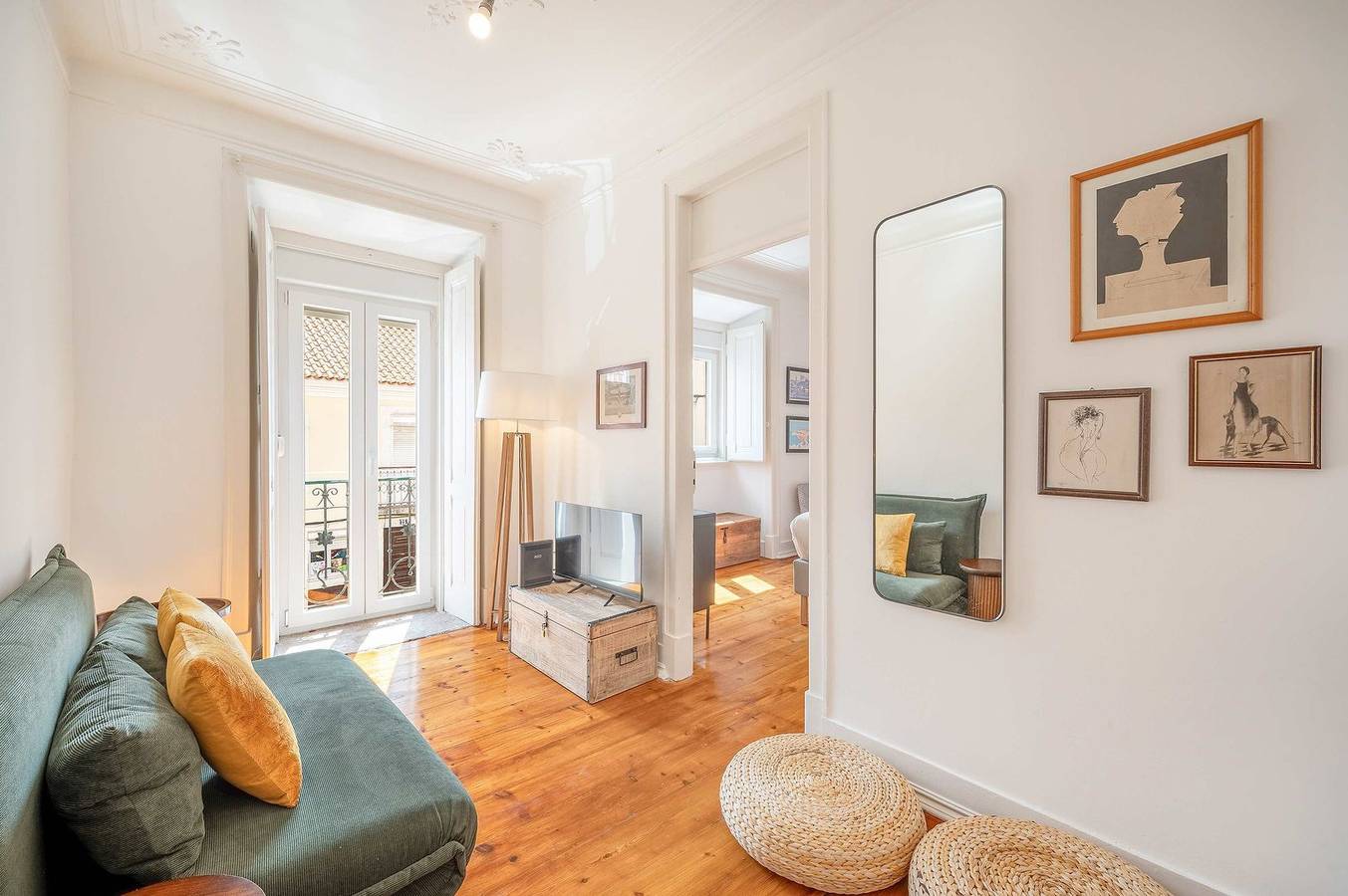 Vacation Rental for 4 Guests in Graça, Lisbon