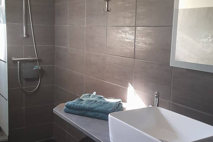 Gîte pour 2 personnes, avec terrasse et jardin à Aubagne - 4