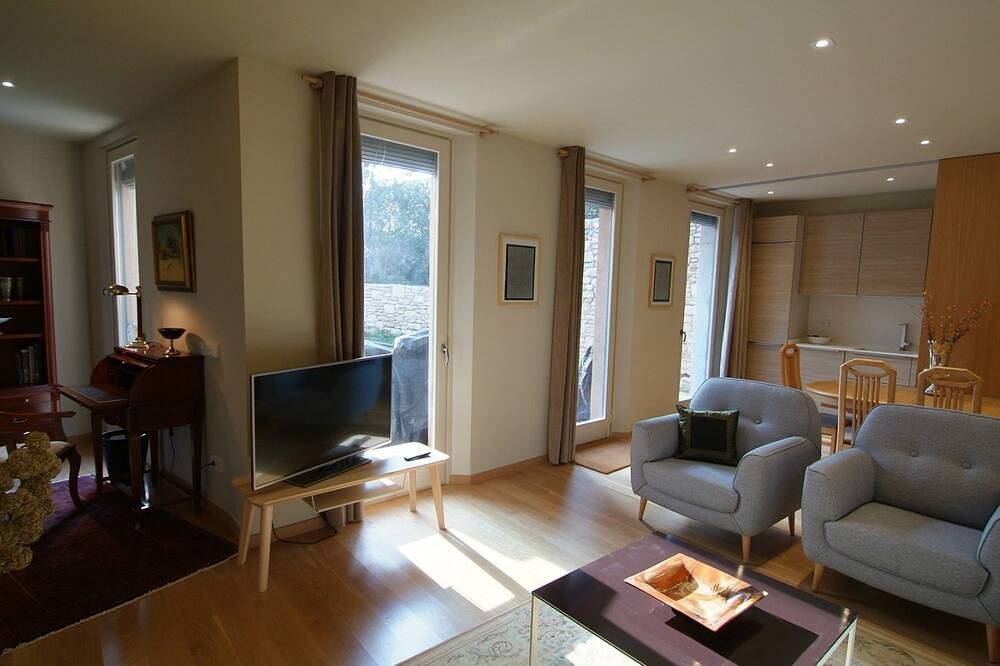 Appartamento di lusso con una camera da letto splendidamente arredato con un piccolo giardino e piscina in Girona, Gironès