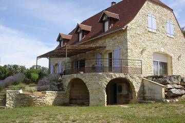 Gîte pour 10 personnes, avec jardin et terrasse, animaux acceptés à Cuzance