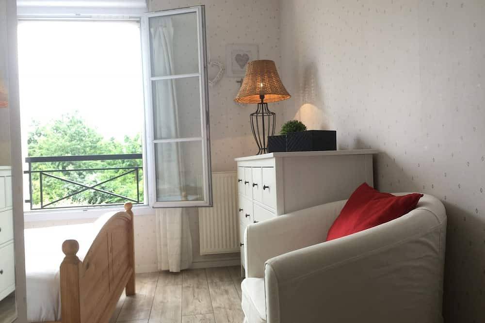 Disney private Villa, 4 bdrm, 3 bath, 10 pax Wifi, garden. in Bailly-Romainvilliers, Seine-et-Marne