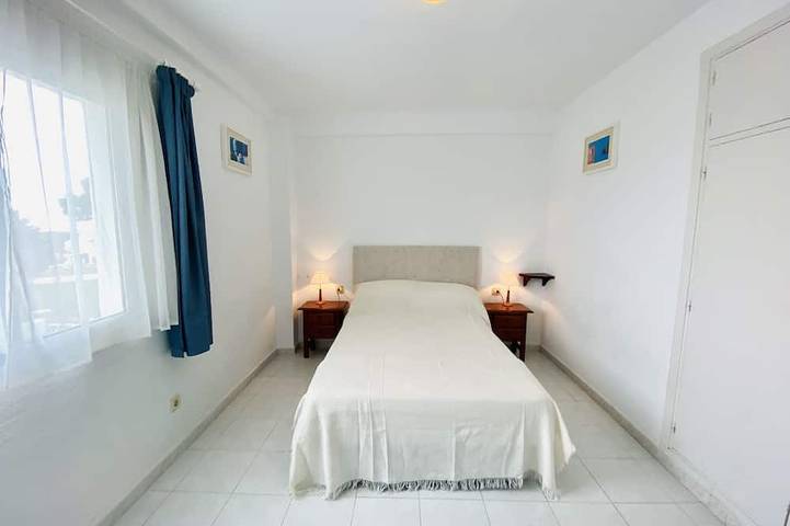 Appartement entier, Grand et lumineux, 1 appartement avec grande piscine niché au milieu de jardins in Urbanizacion Calahonda, Mijas