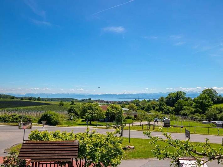 Ferienwohnung für 2 Personen, mit Garten und Ausblick sowie Seeblick und Balkon, kinderfreundlich in Meersburg - 4