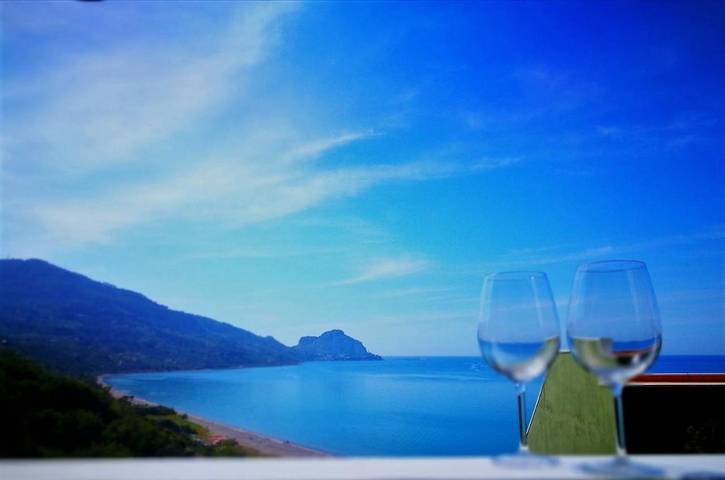 Appart’hôtel pour 4 personnes, avec piscine ainsi que jacuzzi et jardin