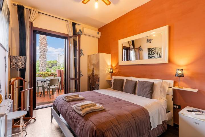 Camera 'Bnb Sottosopra- Camera Zebrata' con vista mare, Wi-Fi e aria condizionata in Gallipoli, Golfo di Taranto