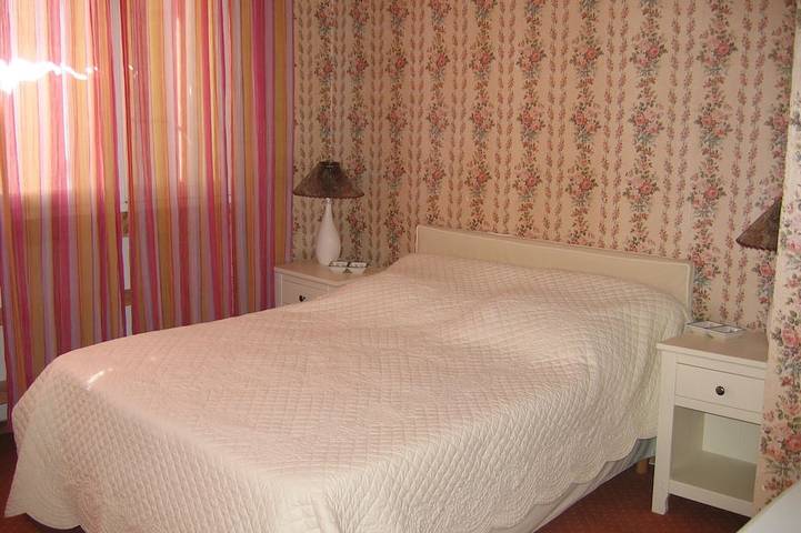 Location de vacances pour 10 personnes, avec terrasse ainsi que jardin et piscine à Peypin - 3