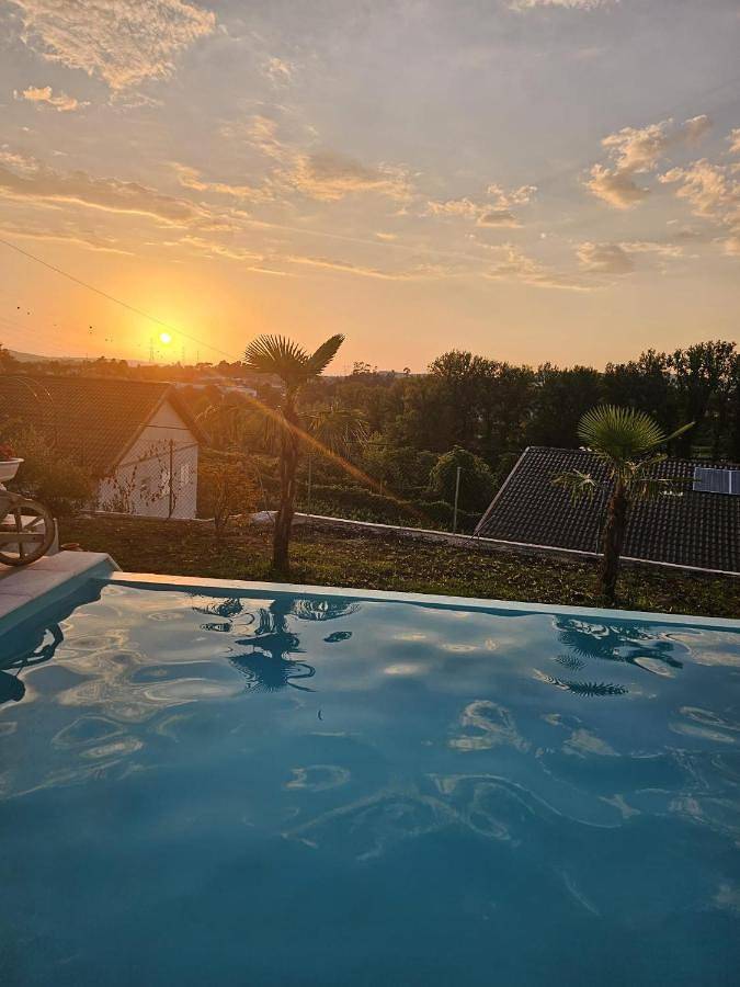 Casa de huéspuedes para 2 personas, con Balcón y Terraza además de Jacuzzi y Jardín en Amares - 2