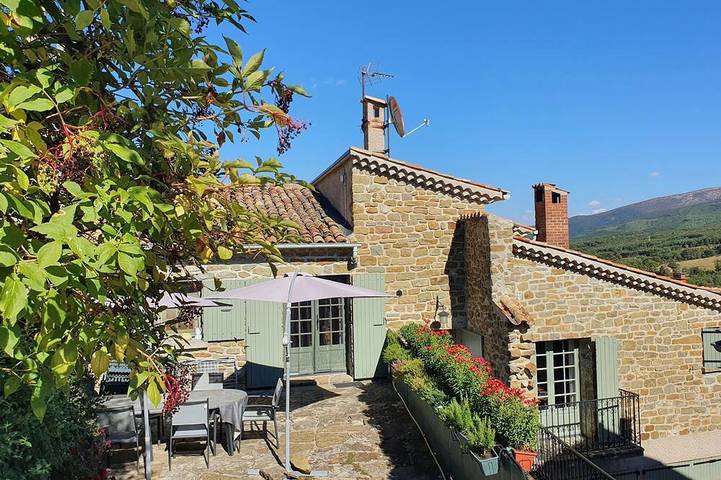 Gîte pour 6 personnes, avec terrasse, animaux acceptés