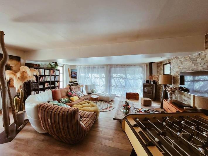 Villa pour 9 personnes, avec sauna et jacuzzi ainsi que piscine et jardin