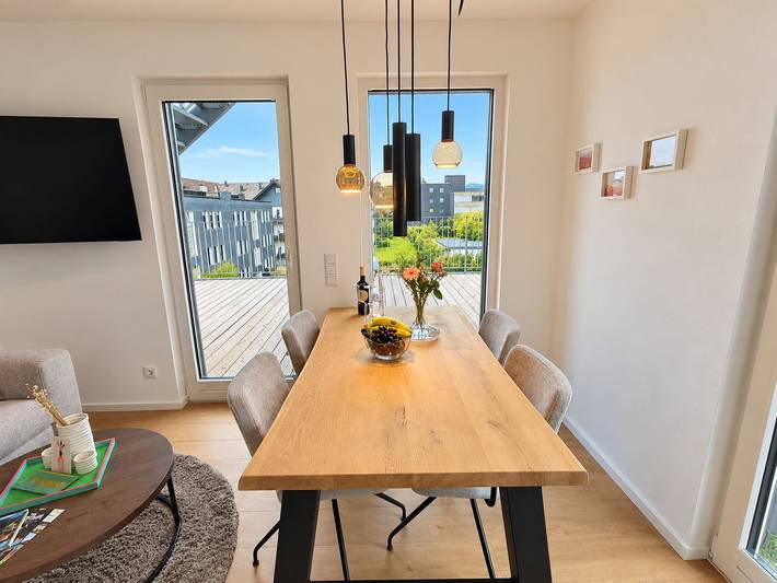Ganze Wohnung, Moderne Ferienwohnung im Gebirgsresort Winterberg mit großer Terrasse und Sauna in Winterberg, Hochsauerlandkreis