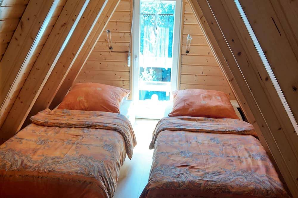 Sonniges, gemütliches Nurdach - Ferienhaus mit Waldlichtungs-Feeling und Wlan in Gossersweiler-Stein, Trifelsland
