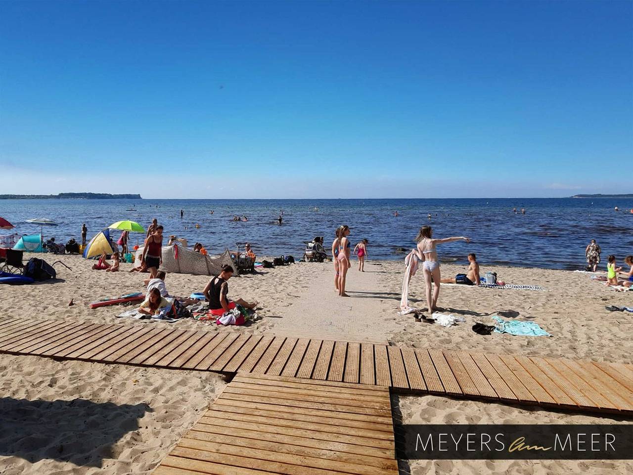 Ganze Ferienwohnung, Schwarzes Holzferienhaus an der Ostsee Gartenglück - Sauna - Schwarzes Ferienhaus an der Ostsee Gartenglück in Zierow, Nordwestmecklenburg (Wismar und Umgebung)
