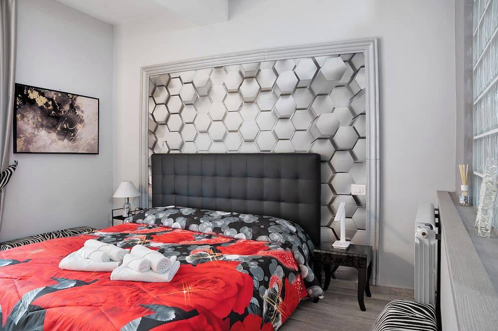 Entire apartment, Apartment 'Incantevole Loft Red Passion' with Balcony, Wi-Fi and Air Conditioning in Mondovì, Cuneo Province