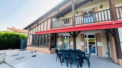 Gîte pour 8 personnes, avec piscine et terrasse, animaux acceptés à Le Temple-sur-Lot