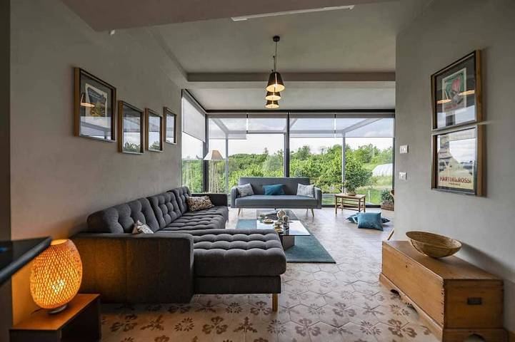 Ferienhaus für 16 Personen, mit Pool und Balkon sowie Garten