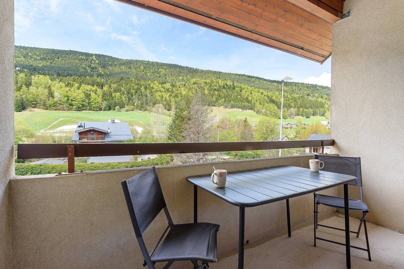 Ganze Wohnung, Elegantes Apartment 'Havre de Paix' mit Bergblick, privater Terrasse und Wlan in Villard-de-Lans, Parc naturel régional du Vercors