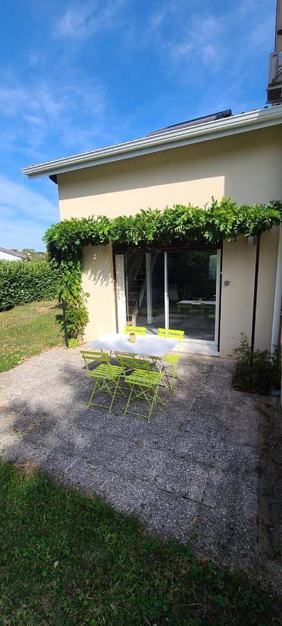 Location de vacances pour 6 personnes, avec jardin à Chaponost - 2