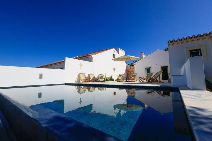 Location de vacances pour 3 personnes, avec Terrasse ainsi que Piscine et Vue dans Avis