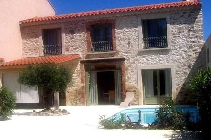 Location de vacances pour 5 personnes, avec jardin et piscine, animaux acceptés à Cassagnes