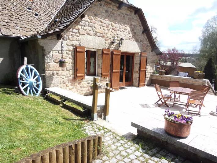 Gîte pour 4 personnes, avec jardin et piscine dans Peyre-en-Aubrac - 4
