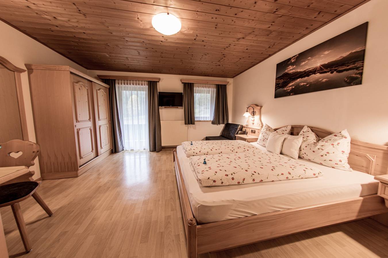Ganzes Studio, Studio 'Mösslhof Apartment Wiese' mit Bergblick, Garten und Wlan in Pragser Wildsee, Prags