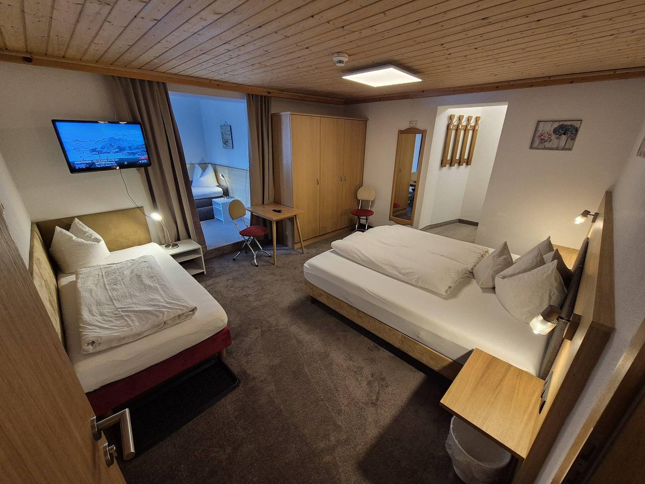 Vierbettzimmer mit Dusche, Wc in Ischgl, Massif de Verwall