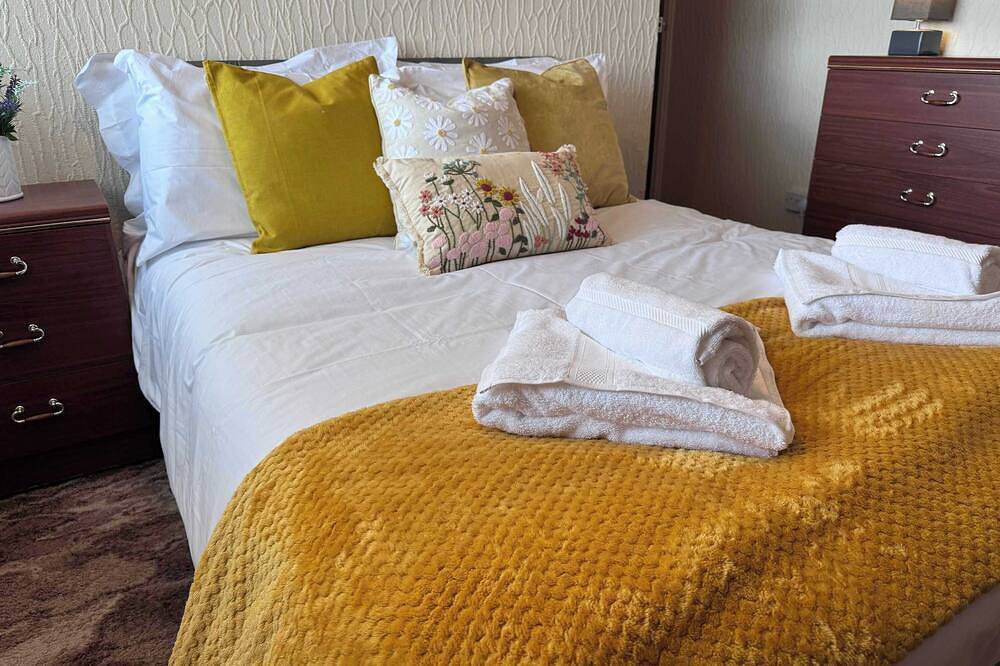 Welcoming 3Bdr Home nr Royal Hospital Chesterfield in Chesterfield, Derbyshire