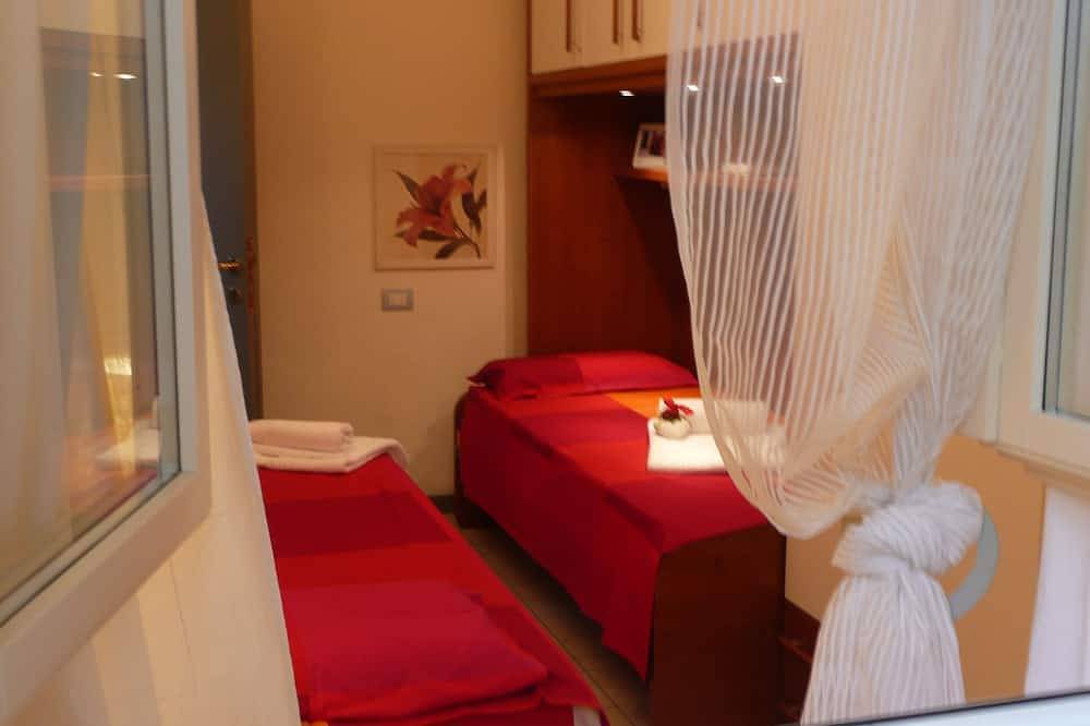 Ganze Wohnung, Atemberaubende Aussicht, moderne, helle Wohnung mit Balkon, Garten und Pool in Sala Comacina, Sala Comacina und Umgebung