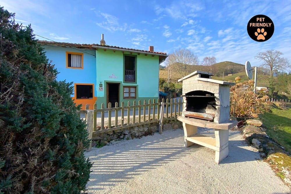 Entire apartment, Casa El Marizal 1 Arriondas in Parres, Costa Verde (Spain)