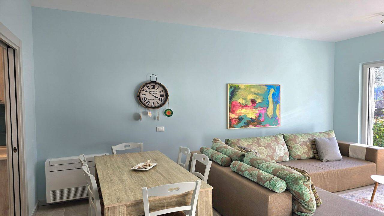 Geheel vakantieappartement, Vakantieappartement voor 5 personen met balkon in Albanië