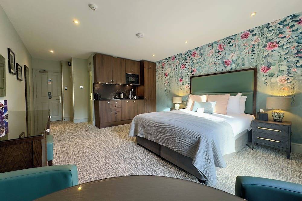 Entire apartment, The Residence at the Mandolay in Guildford, Surrey