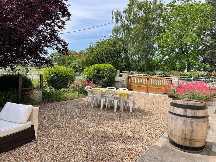 Location de vacances pour 6 personnes, avec jardin à Bréhémont - 2