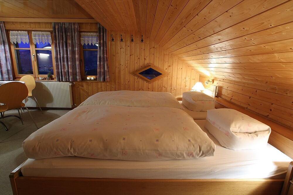Ganze Wohnung, Gemütliches Appartement mit viel Holz und direktem Blick auf die Berge in Schwarzenberg, Bodensee-Vorarlberg