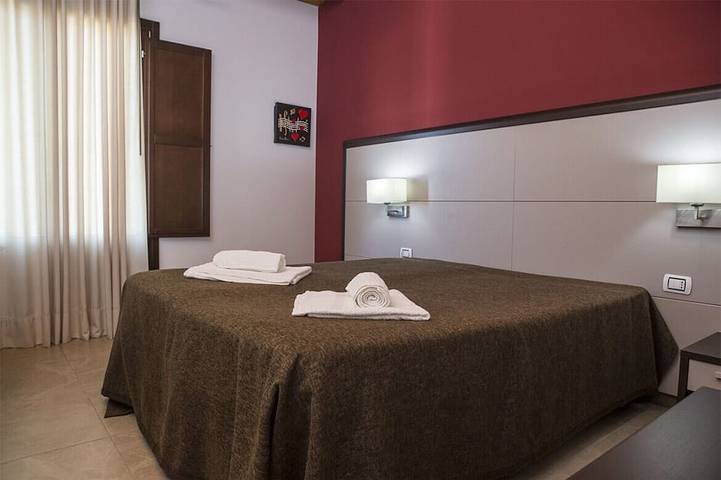 Appartamento intero, Incantevole appartamento per 2 persone con A/C, WIFI, piscina, TV, patio e vista panoramica in Mazzarino, Provincia di Caltanissetta