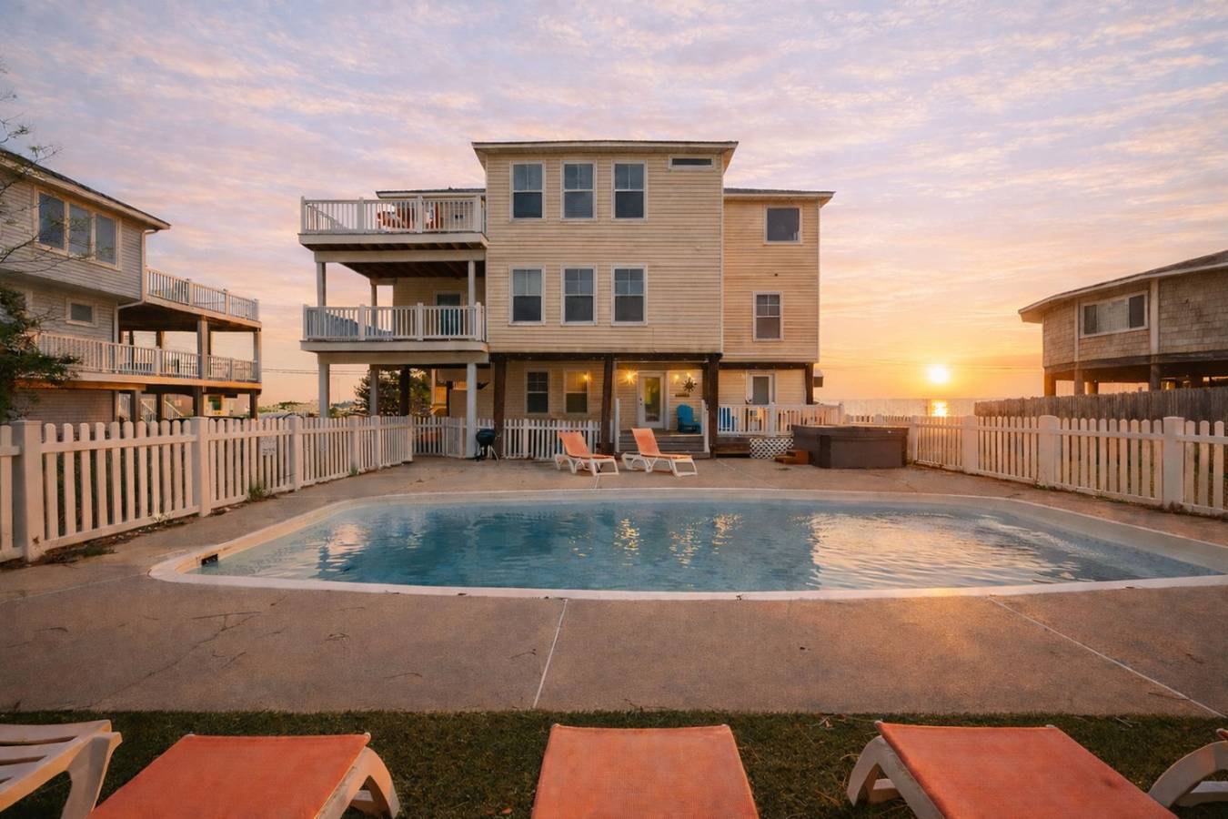 9Br Ocean Estate • Pool • Hot Tub, 350 Ft to Beach in Sandbridge Beach, Sandbridge