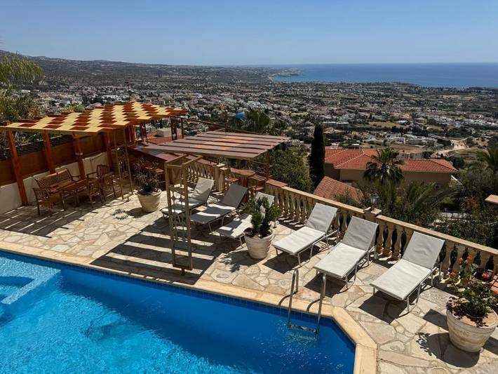 Casa de vacaciones para 20 personas, con jardín y sauna además de jacuzzi y piscina, Familias con niños en Peyia