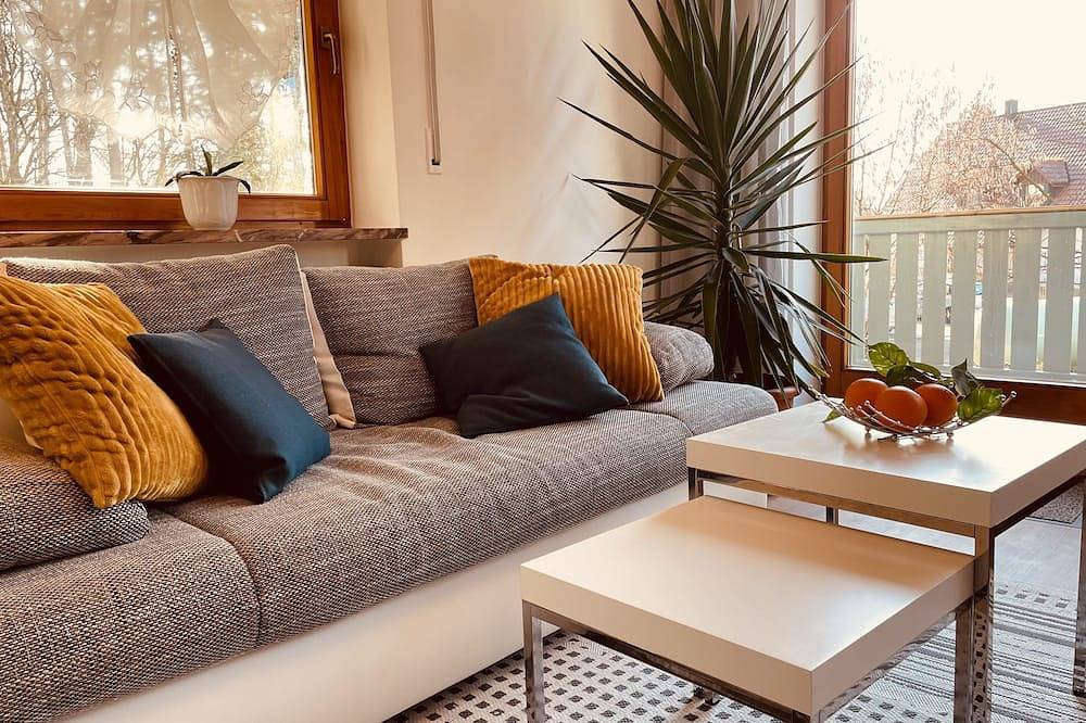Ganze Wohnung, Neu renoviert mit Südbalkon - großes Bad und großer Essbereich - 65 qm in Haundorf, Fränkisches Seenland