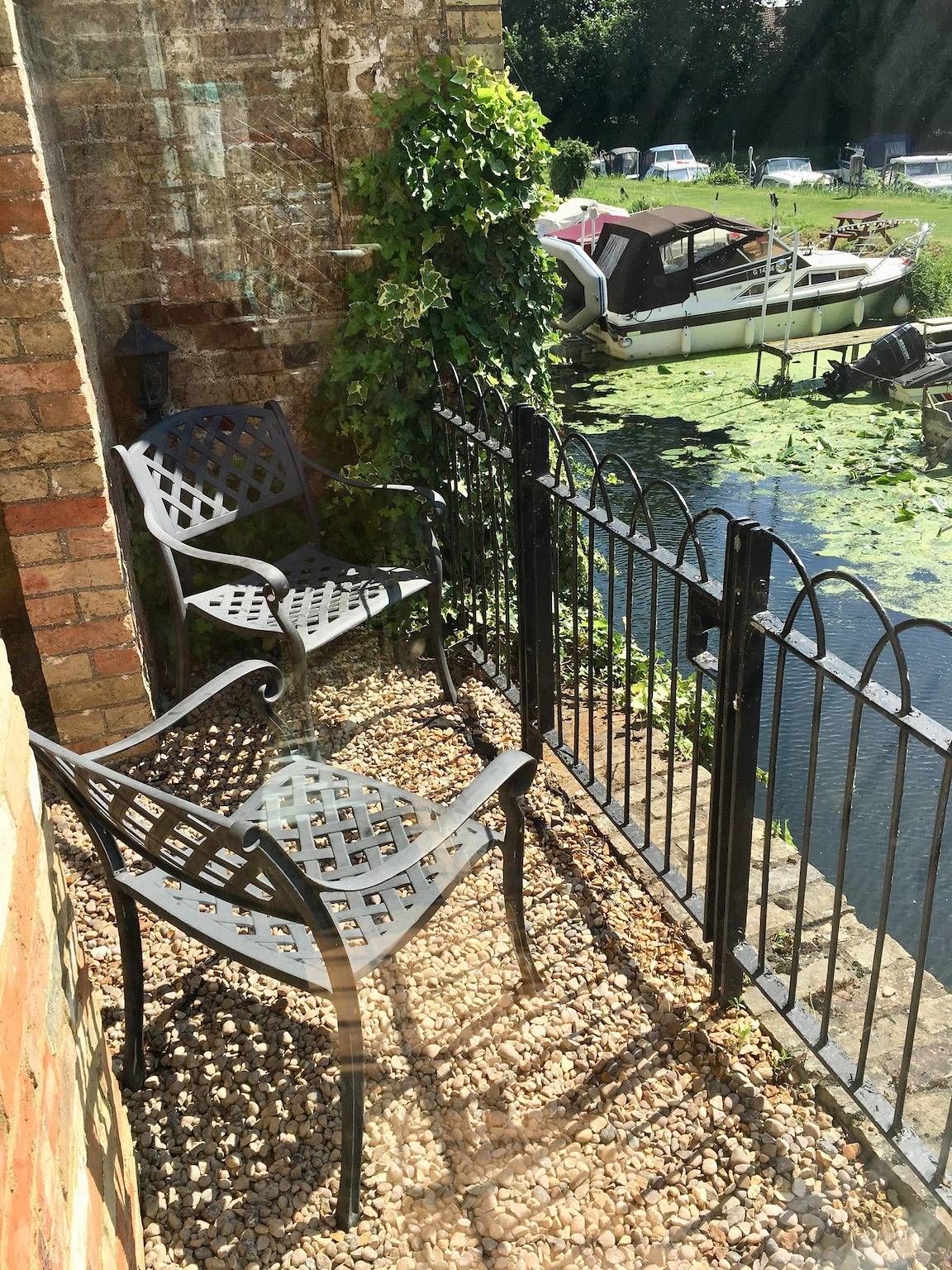 Entire vacation apartment, River Courtyard Ground Floor Apt 2Br Parking St Neots Town Centre in St Neots, Cambridgeshire