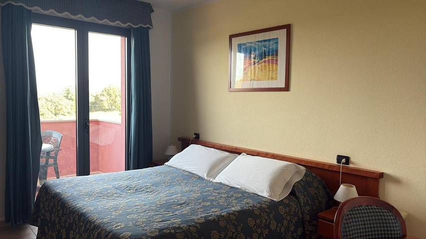 Hôtel pour 2 personnes, avec jardin ainsi que vue et vue sur le lac, animaux acceptés à Tempio Pausania - 2